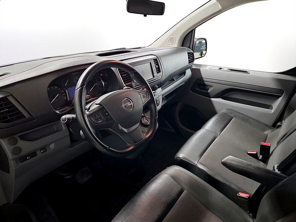 Bild på Opel Vivaro Business 2.0 177hk Aut L3 - DRAG, P-SENSOR BAK
