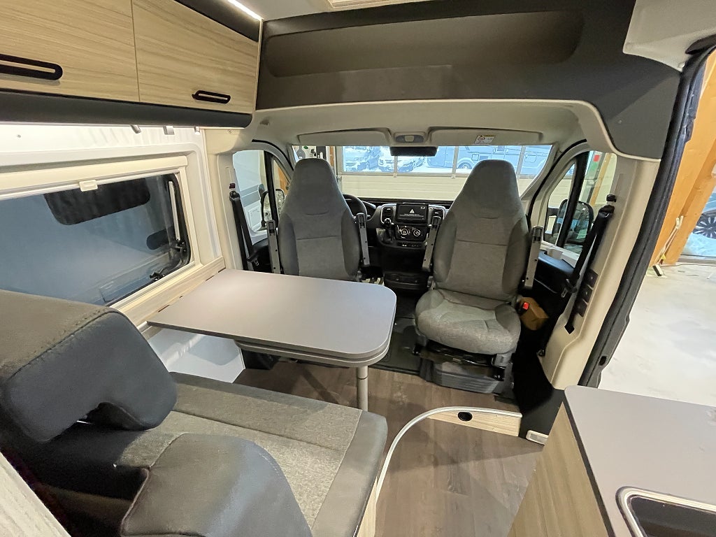 Sun Living V 65 GX / Dieselvärme / Höj & Sänkbarsäng / Automat / B-körkort/ - Sun Living