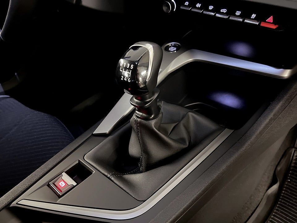 Bild på Peugeot 308 5D Active 1.2 PT 110hk CARPLAY 