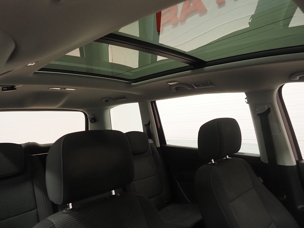 Volkswagen Sharan 7-sits 2.0 TDI Premiumpkt Pano Drag D-Värm 2016