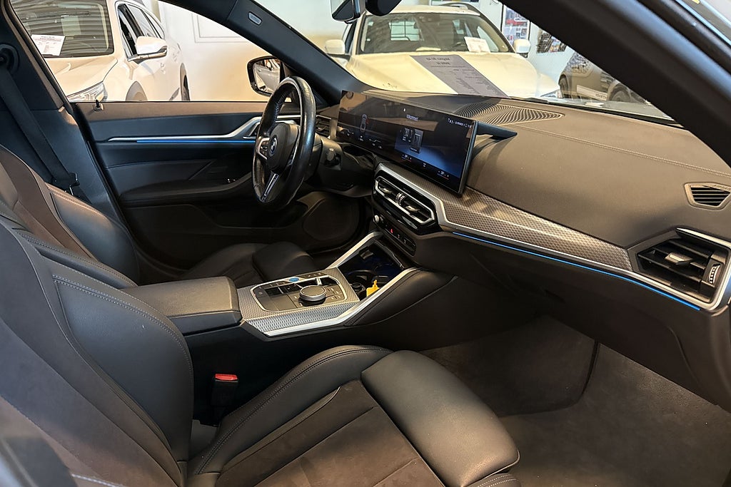 BMW i4 M50 xDrive Gran Coupé M Sport Drag Sov Hjul Kamera Moms miniatyr 14
