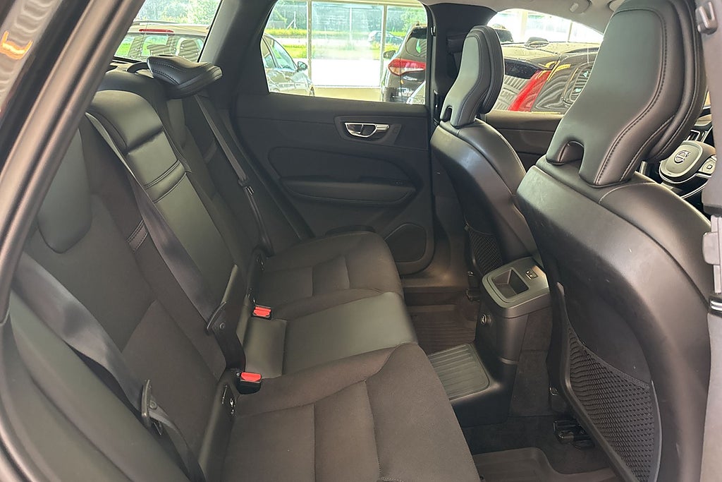 Volvo XC60 Recharge T8 AWD Aut Momentum Sov Hjul P-värm VOC miniatyr 12