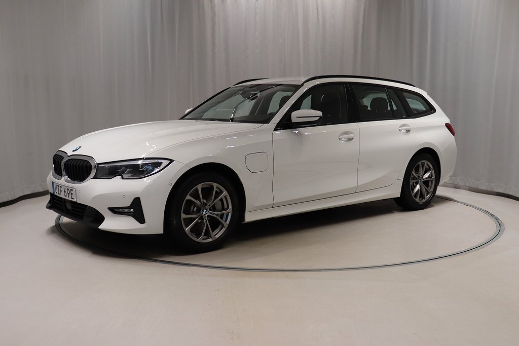 BMW 330e iPerformance Connected Innovation Dragkrok Kamera