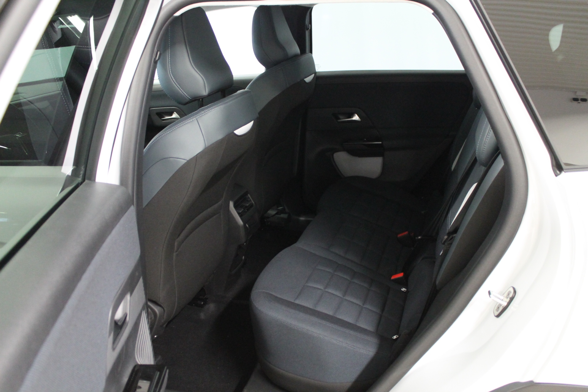 Citroen C5 Aircross PLUS HYBRID 145 2026, bild 6/37