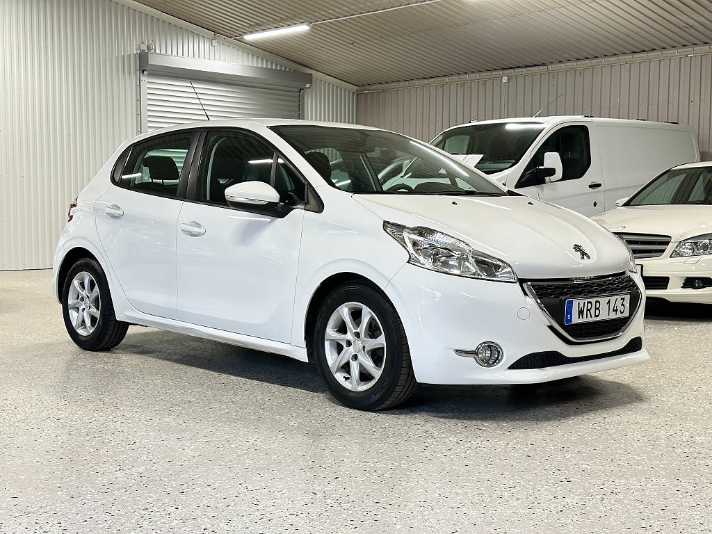 Peugeot 208 5-dörrar 1.2 VTi 82 Euro 5 Kamrem bytt