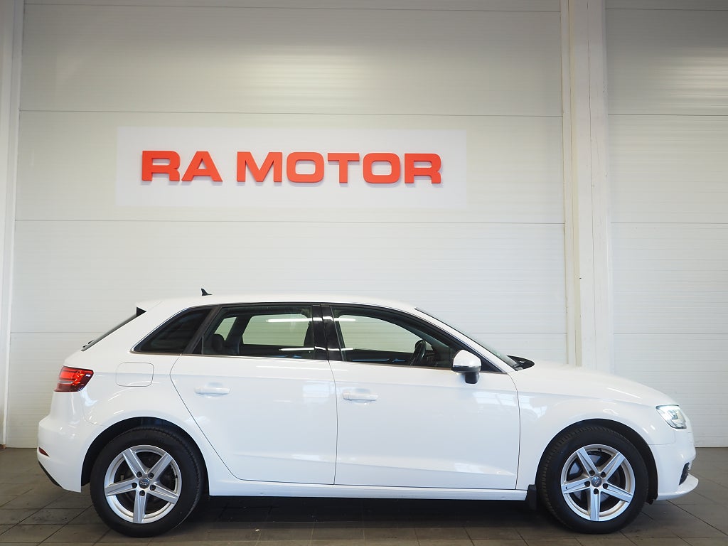 Audi A3 SB 30 TFSI Proline P-Sensorer Adaptiv Farthållare 2019