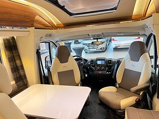Husbil-halvintegrerad Adria CORAL PLUS 670 SLT 9 av 22