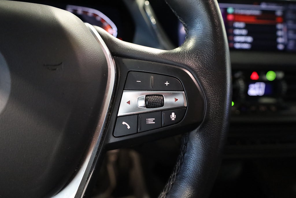 BMW 118I Sportline AUT Navi CarPlay PDC Rattvärme 2022