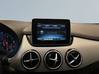 Mercedes-Benz B 180 d 7G-DCT Urban MoK-värm/P-Sens/SoV-däck/CarPlay – bild 11