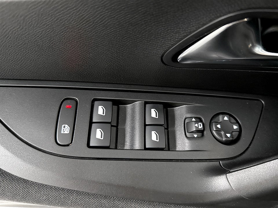 Bild på Peugeot e-2008 Active 50 kWh 136hk Aut CARPLAY