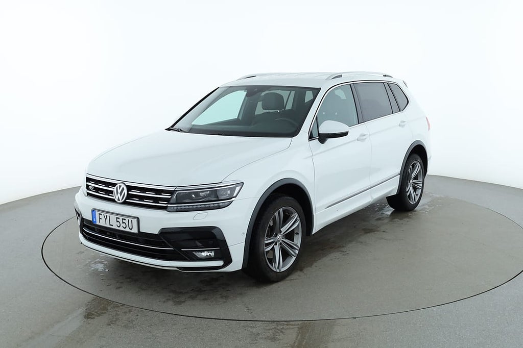 Volkswagen Tiguan Allspace 5-sätes R-Line AWD / Drag, 360-kamera