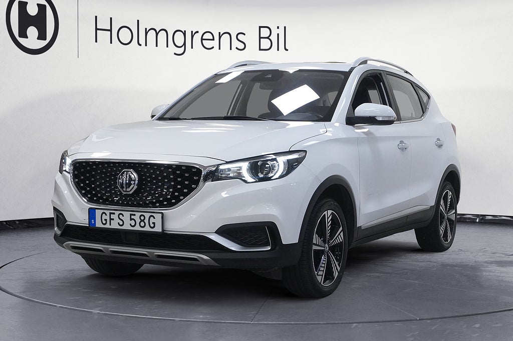 MG ZS EV 0,65% ränta Luxury 45 kWh Panorama Backkamera 143hk