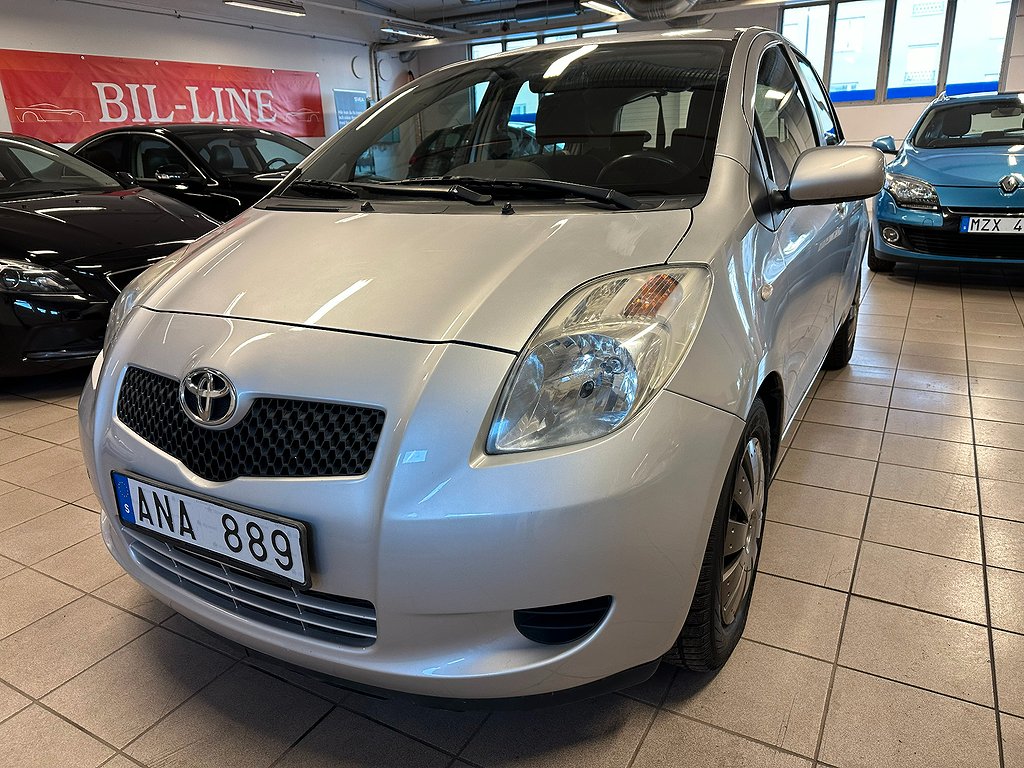 Toyota Yaris 5-dörr 1,3 VVT-i   NYBESIKTIGAD U.A. AUTOMAT