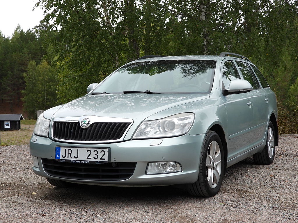 Skoda Octavia Kombi 1.8 TSI 4x4 Elegance | Nyservad | Drag | 3 Ägare