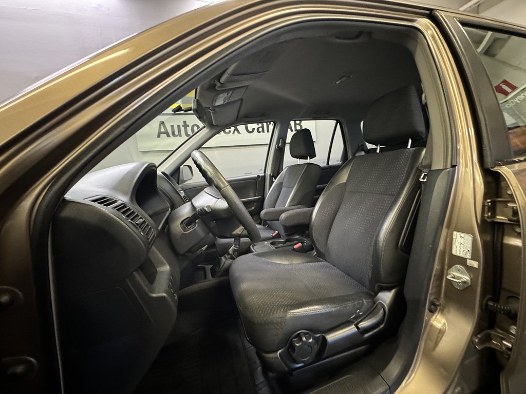 Honda CR-V 2.0 4WD | Nybesiktad | S+V | Nyservad | Bluetooth