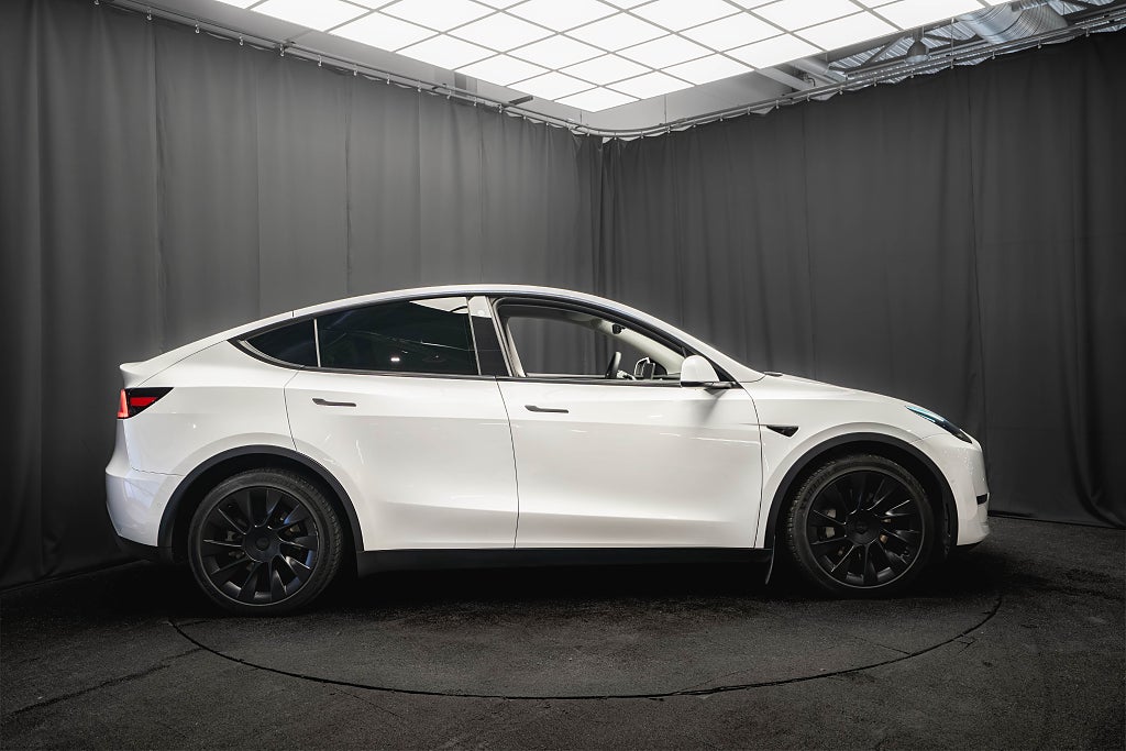 Tesla Model Y Long Range AWD 20'' DRAG PANO LÄDER 1-ÄGARE MOMS
