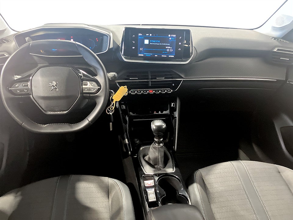 Bild på Peugeot 208 Allure Pack 1.2 PT 100hk CARPLAY BACKKSENSORER