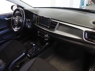 Halvkombi Kia Rio 9 av 21