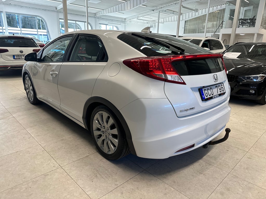Honda Civic 1.8 i-VTEC Sport 4,99% /B-Kamera/Dragkrok