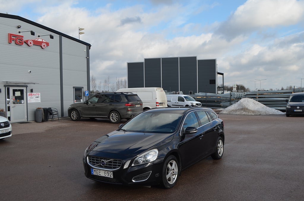 Volvo V60 T4F Momentum 180 hk M-Värmare Drag Kamrem Bytt