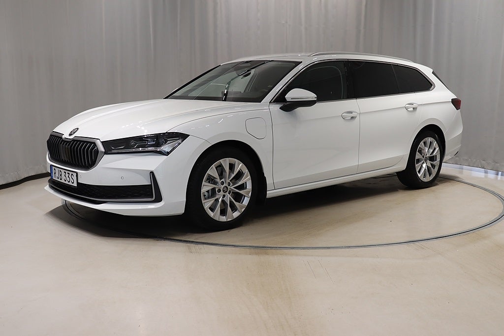 Skoda Superb iV 1,5 TSI 204hk Aut Drag Kamera Keyless Carplay 2025