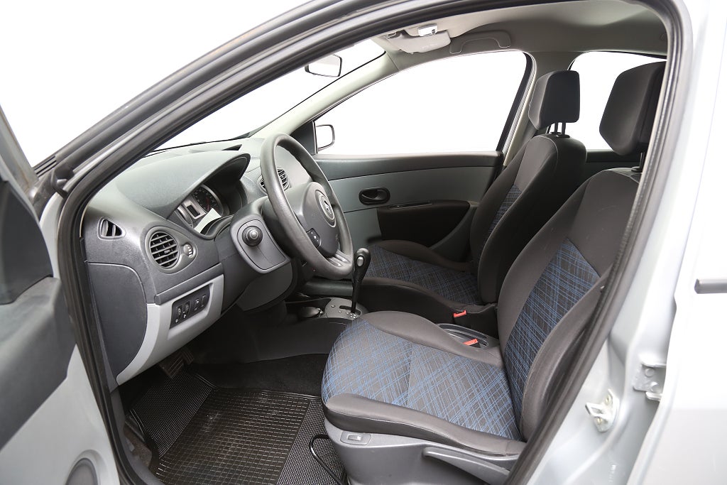 Renault Clio 1,6 112hk Automat 5-dörrars Motorv l Nybesik l Ny K-rem 2006