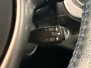 Toyota Yaris Hybrid e-CVT Style Mvärm Kamera Kamkedja SoV