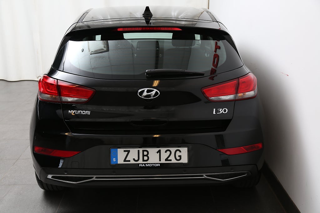 Hyundai i30 1,5 T-GDI 48V MHEV 159hk Essential Aut Drag Nybilsg 2022