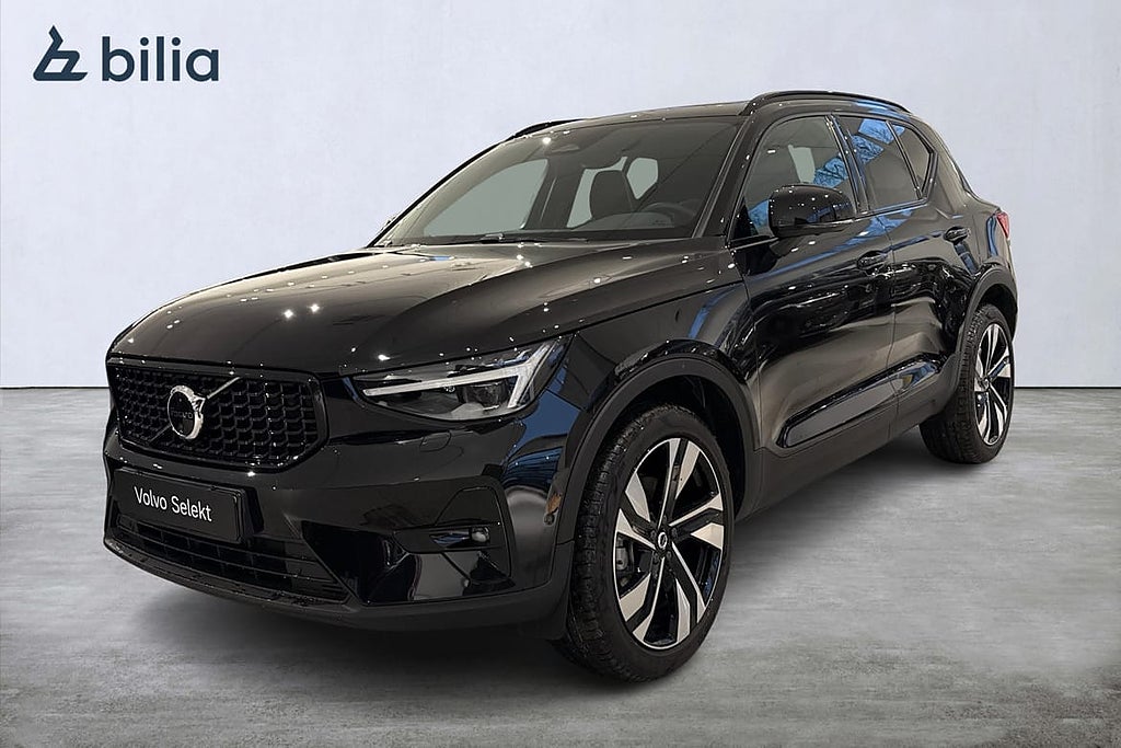 Volvo XC40 B4 FWD Bensin Ultra Dark/ Panoramatak/ Klimatpaket/ Loungepaket/