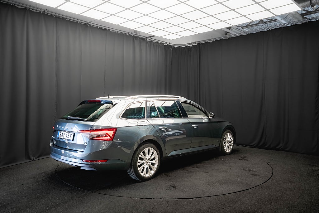 Skoda Superb iV BUSINESS STYLE LÄDER DRAG B-VÄRMARE KAMERA MOMS