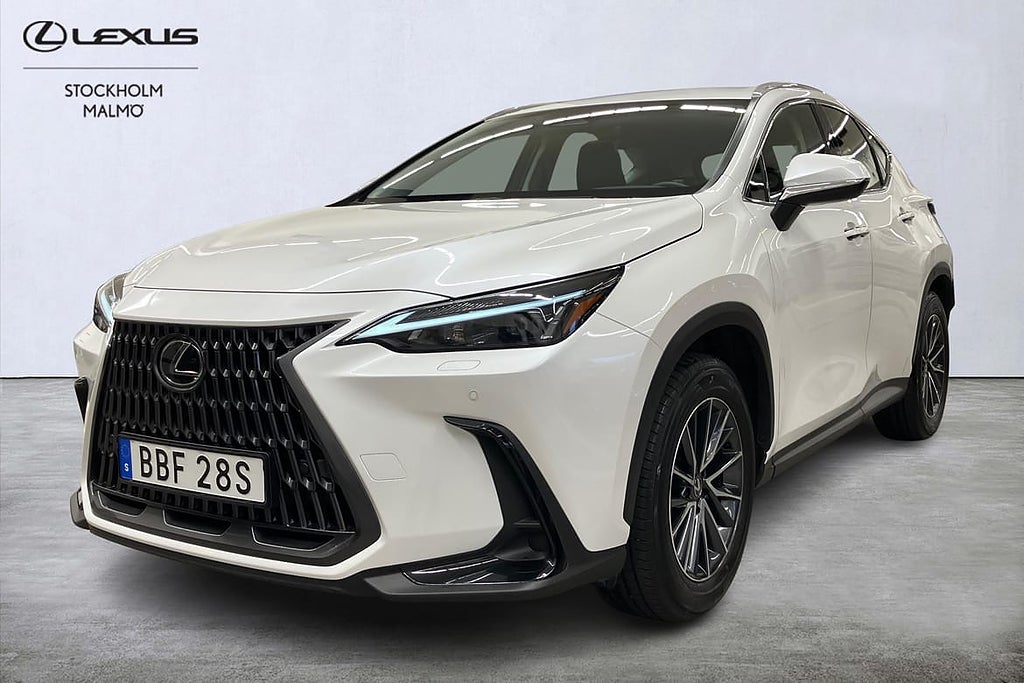 Lexus NX350H Comfort 242hk Drag P-värm B-kamera Mocka/tyg...