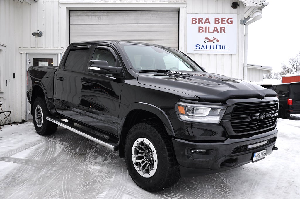 Dodge RAM 1500 Crew Cab V8 HEMI 4x4 Laramie Pano H/K °360 Moms