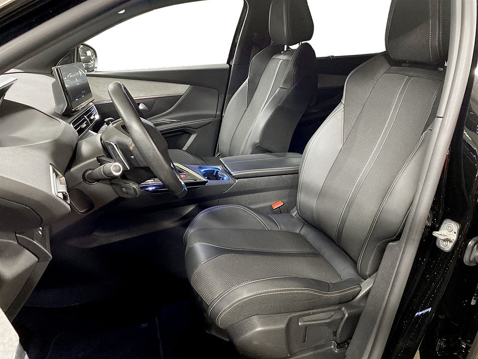 Bild på Peugeot 5008 GT 1.2 PT 130hk Aut 7-SITS B-KAMERA CARPLAY