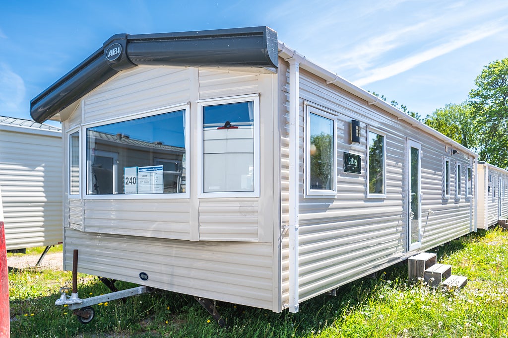 ABI Oakley en villavagn med 3 sovrum och skinnsoffa - Nr 240