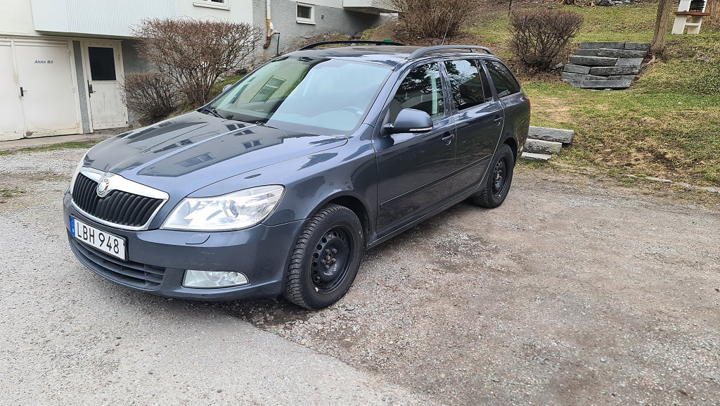 Skoda Octavia Kombi 1.6 TDI Elegance Två Brukare Dragkrok