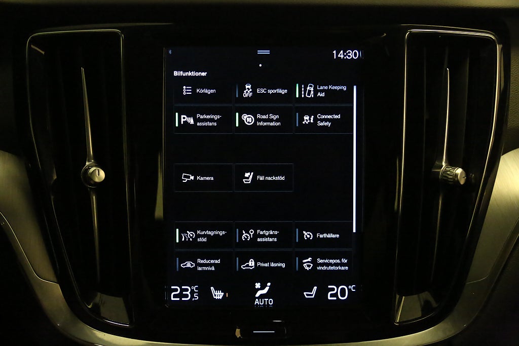 Volvo V60 Cross Country B4 Diesel 197hk Momentum AWD Aut Kamera VOC 2022