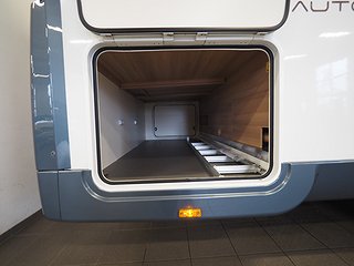 Husbil-halvintegrerad Roller Team 286 TL 16 av 17