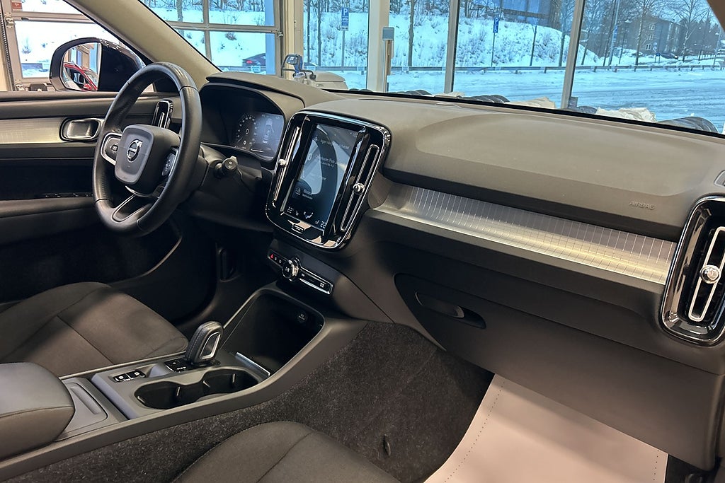 Volvo XC40 D3 Aut Momentum P-Sensorer/Värmare/VoC/Dragkrok