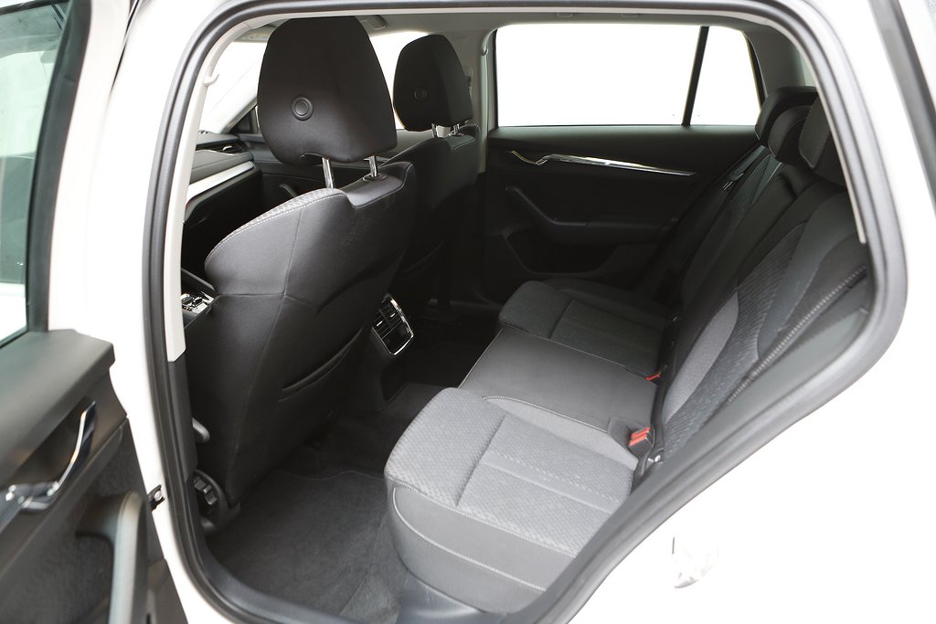 Skoda Octavia Combi iV Style 204hk DSG Värmare Drag Leasbar 2021