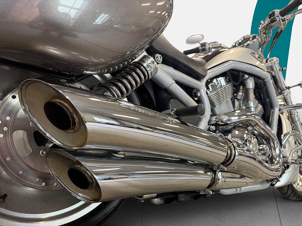Harley-Davidson vrsca V-Rod 2-tone jubileum, LÅG MIL, NYSKICK