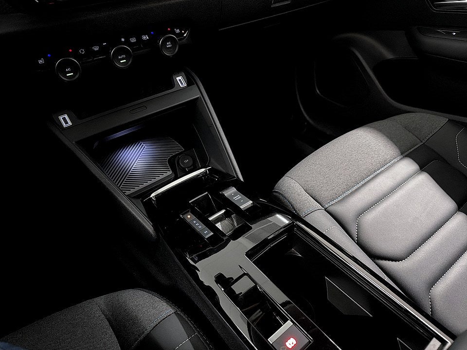 Bild på Citroën C4 X Shine 1.2 PT 130hk Aut - 360,CARPLAY,NAV