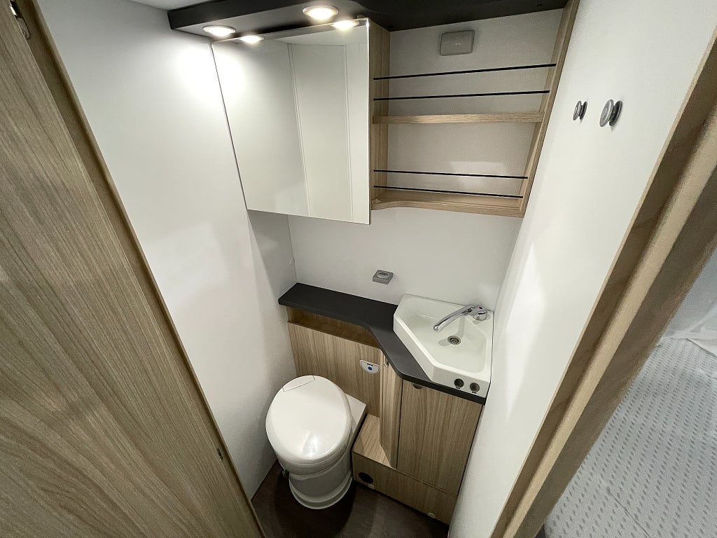 Sun Living A 75 SL / B-körkort/5 bältad/Långbädd/Garage/El-Patron/Fint skic - Sun Living