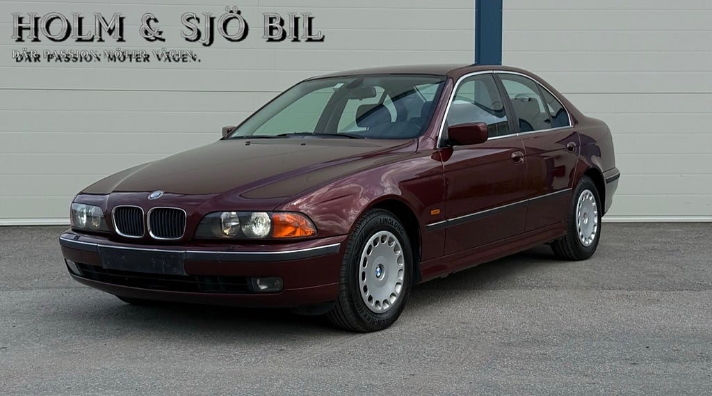 BMW 523I Sedan / Lågmilad / Se skick / Drag / Svensksåld / E39 /