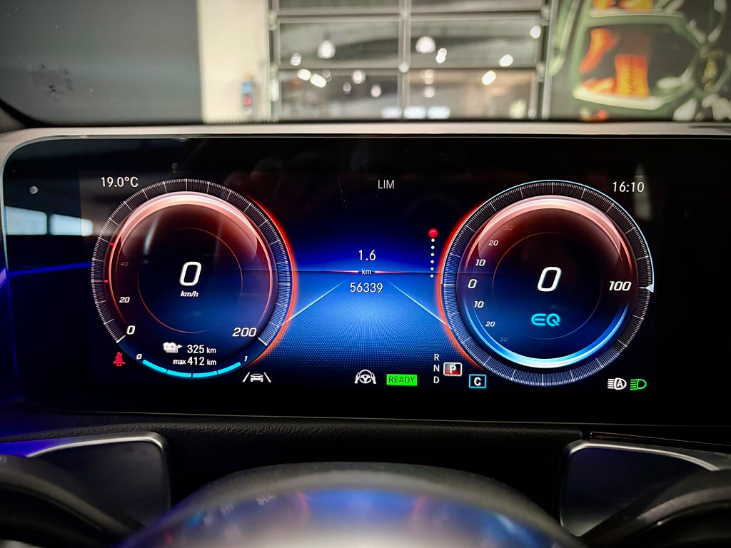 Mercedes-Benz EQB 300 4MATIC AMG Line Värmare. - bild 18