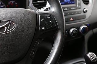 Halvkombi Hyundai i10 10 av 15