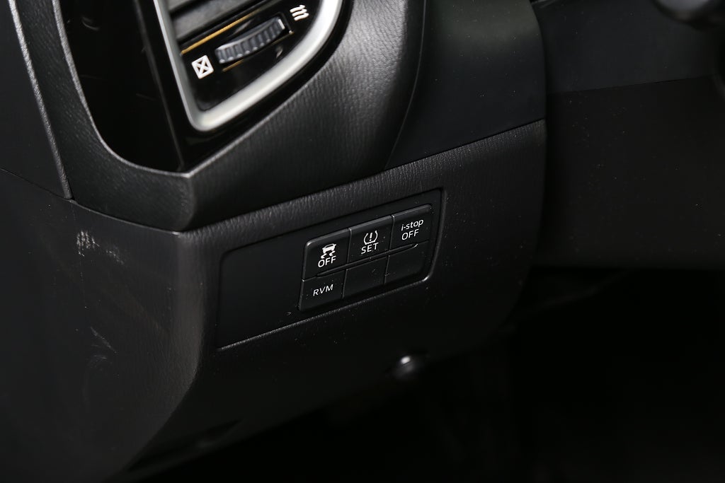 Mazda 3 2,0 SKYACTIV-G 120hk Aut 5D Navi P-sensorer 2013