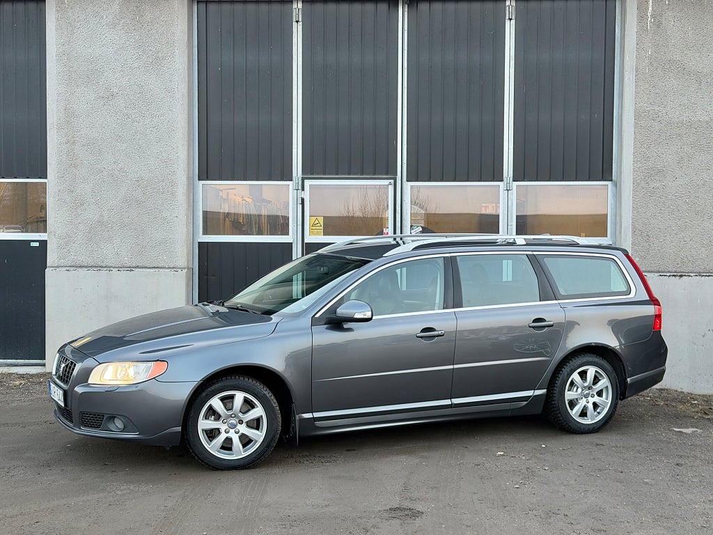 Volvo V70 D5 185HK Summum D-värmare Drag Skinn Elstol 