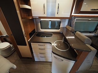 Husbil-halvintegrerad Hobby Optima De Luxe T65 HFL 11 av 18