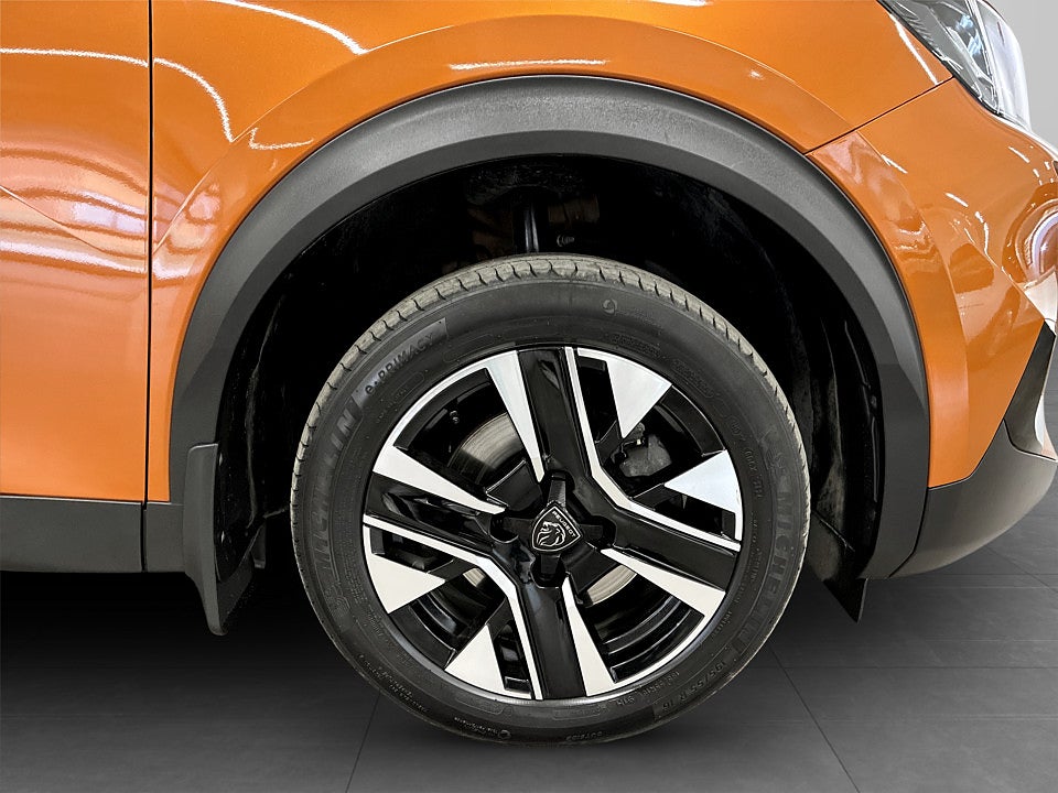 Bild på Peugeot 2008 Allure Pack 1.2 PT 130hk Aut B-KAMERA CARPLAY