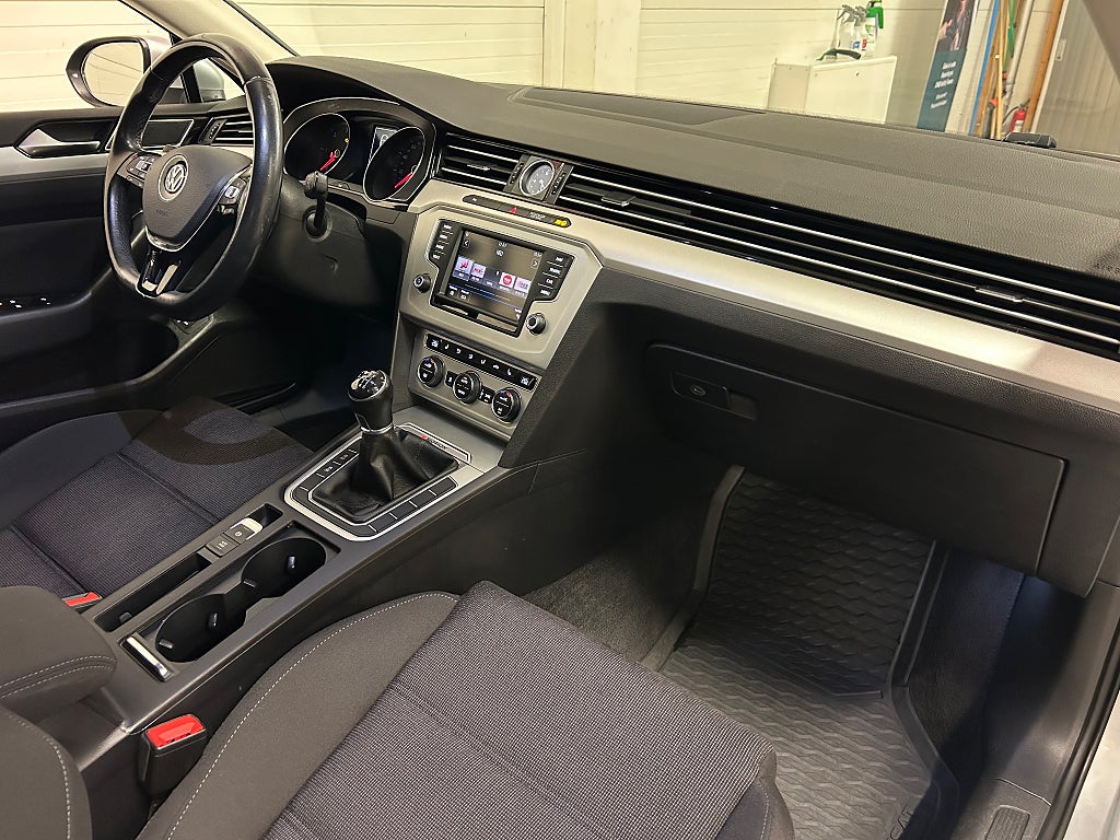 Volkswagen Passat SC 2.0 TDI 4Motion D-Värm Navi Drag P-Sen 2017